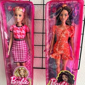 2 pax Barbie doll